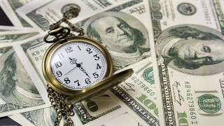 关税担忧重创消费者信心，美联储将如何管理通胀预期？