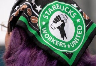 星巴克工会拒绝公司每年至少加薪2%的提议：福利不明确