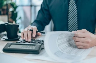 23万好处费买通利通电子“吹票”渠道，东方财富证券研究所两位前分析师被判刑