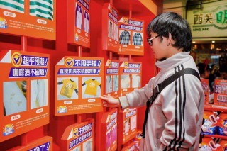 骏马迎春行花街，新汰渍再绽2026越秀西湖花市，净迎新年！