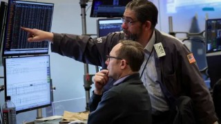 尾盘：标普500指数下跌0.6% 英伟达财报后股价下挫