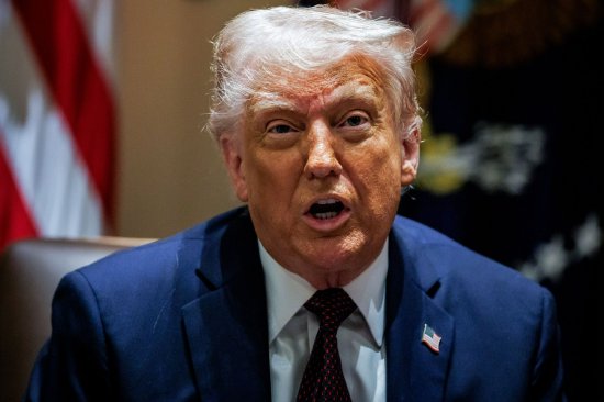 外盘头条：普京据称正在试探特朗普 欧盟对苹果和Meta罚款料将相对温和 经济学家下调2025年美国经济增长预期  第2张