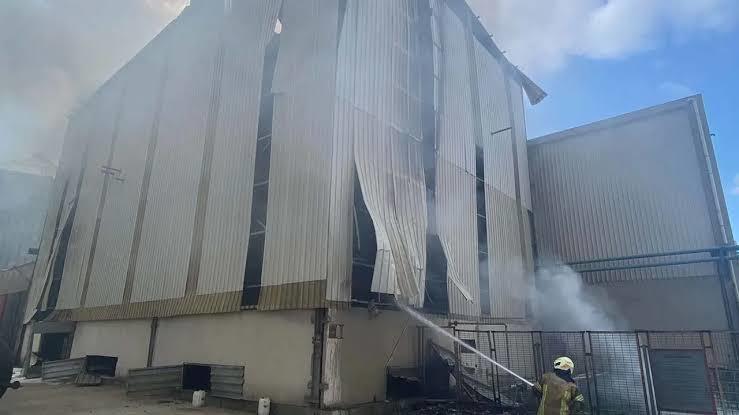 土耳其一石油制品厂发生爆炸 致1死4伤  第2张