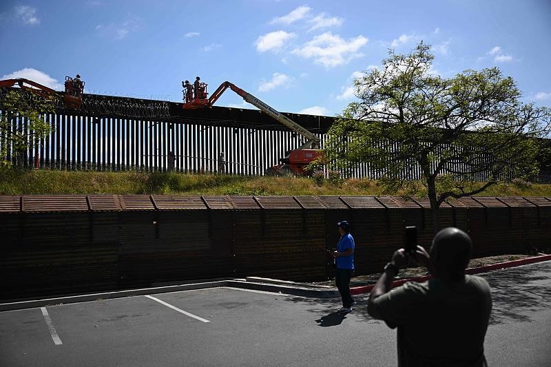 美官员：本届政府已驱逐13.9万名无证移民  第1张