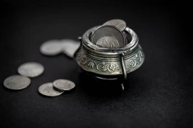 怎样比较黄金白银储备量？两者谁多谁少有何影响？  第1张