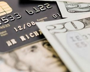 银行如何帮助客户对冲汇率波动风险？  第1张