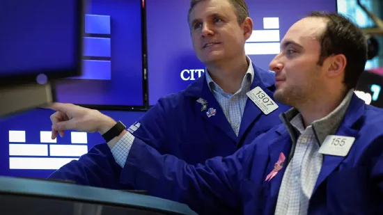 早盘:三大股指悉数走低 微软重挫逾11% 第1张 早盘:三大股指悉数走低 微软重挫逾11% 第1张