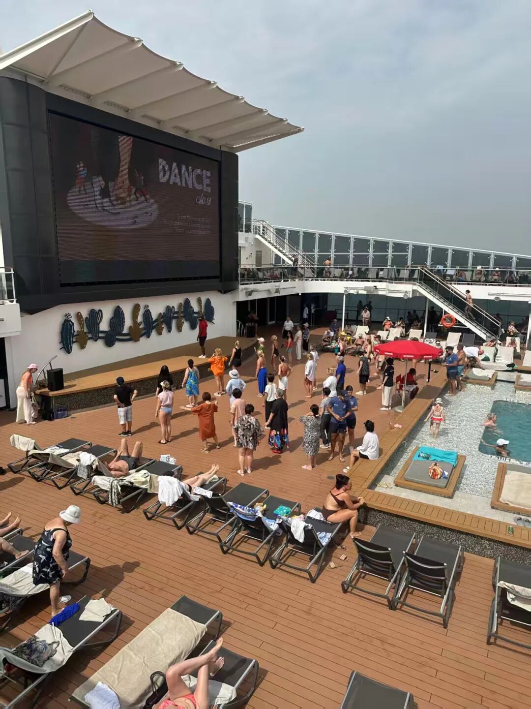 滞留迪拜6天，7次航班取消，一名中国游客咬牙买下54000元机票  第2张