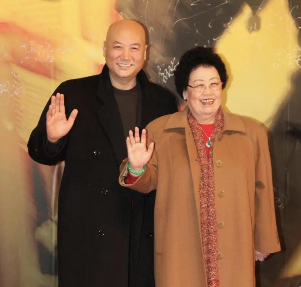 “猪八戒”马德华将送别陈丽华：大姐非常好非常有爱心，各方面都非常优秀，她为紫檀事业作出很大贡献，她的离去让我们很悲痛  第6张